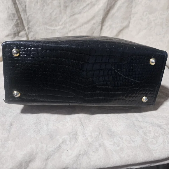 Carol Hearty Crossbody Bag with Heart Detail - Picture 3 of 4